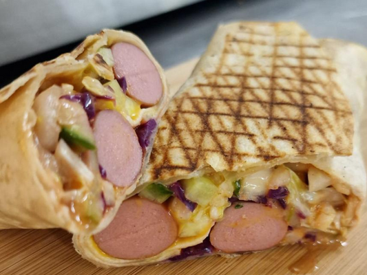 Hotdogs lavašā